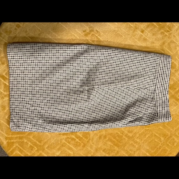 GAP Fully Lined Pleaded Skirt, Above the Knee - Picture 2 of 3